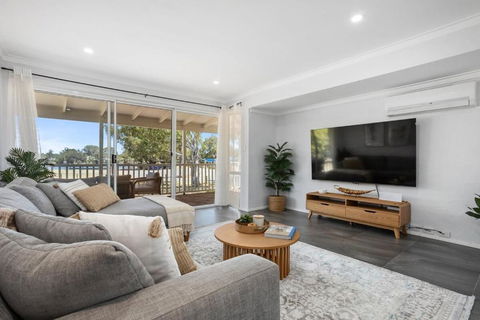 Riverside Bliss - Luxe Retreat In South Yunderup - Pet Friendly - Darwin Holiday 3