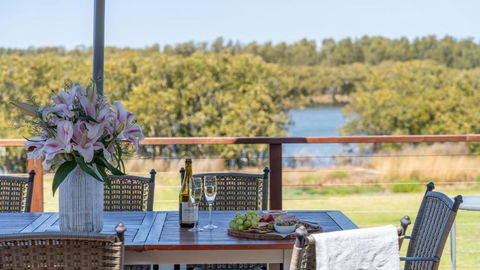 Riverside Retreat, Coolangatta, Near Seven Mile Beach - Darwin Holiday 2