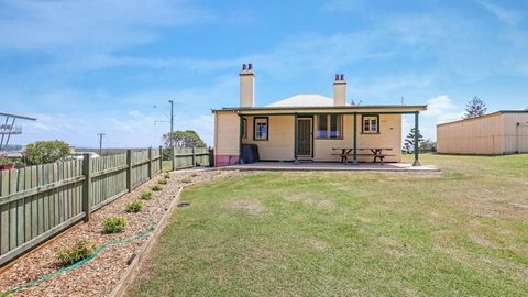 Reflections Yamba Lighthouse Cottages - Darwin Holiday 1