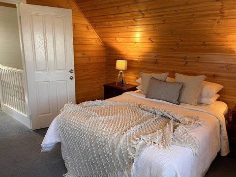 Sails - Elegant, Spacious Beach Villa - Darwin Holiday 1