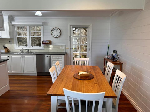 Sails - Elegant, Spacious Beach Villa - Darwin Holiday 3