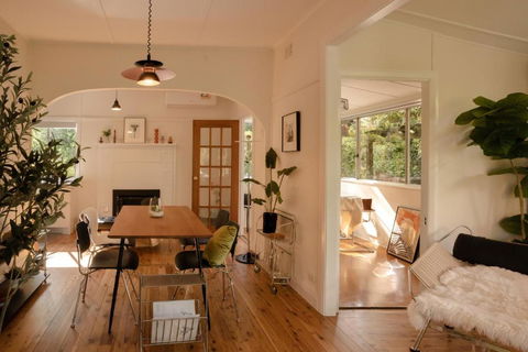 Romantic Garden Cottage With Home Cinema - Darwin Holiday 1