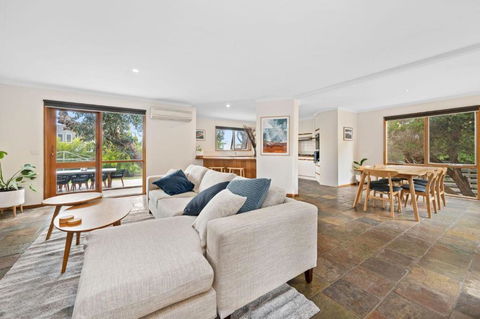 Roadknight Ocean Road View 236 - Darwin Holiday 3