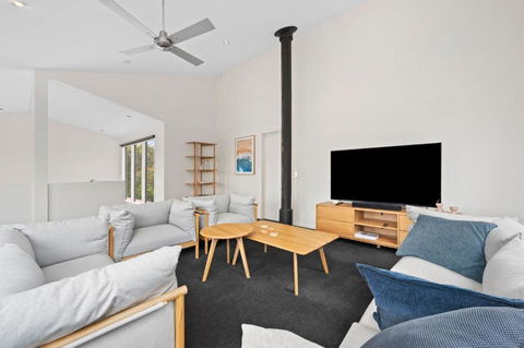 Roadknight Ocean Road View 236 - Darwin Holiday 0