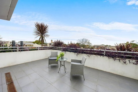 Rooftop 2 Bed Apt With Terrace At Newtown - Darwin Holiday 3