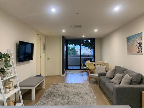 Rooftop Infinity Pool - St Kilda Luxury - Darwin Holiday 2