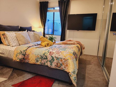 Room In Guest Room - Private Room In A Charming Hampton-style Home Ten Minutes From Fremantle Port - Darwin Holiday 2