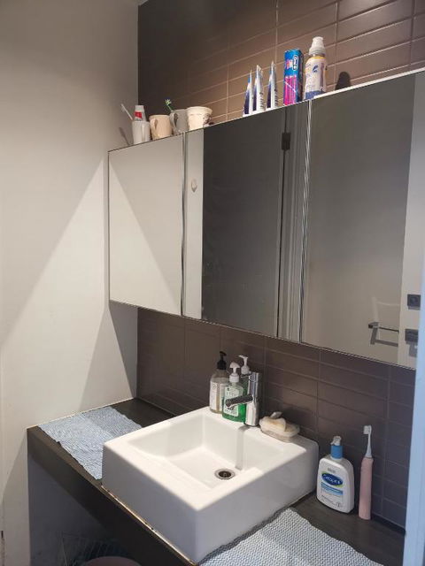 Room With King-size Bed Close To Melbourne CBD & Southern Cross Station - Darwin Holiday 2