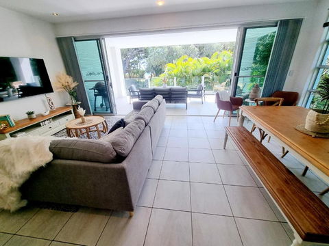 Rosalynda- Luxury Beachfront 3 BR Townhouse - Darwin Holiday 3