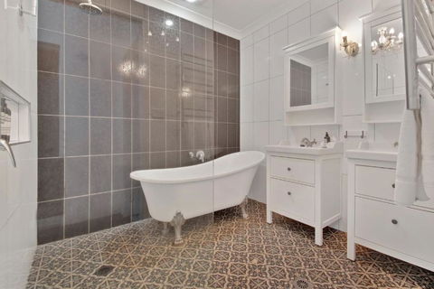 Rose Cottage - Stroll To CBD, Leafy Setting - Darwin Holiday 3