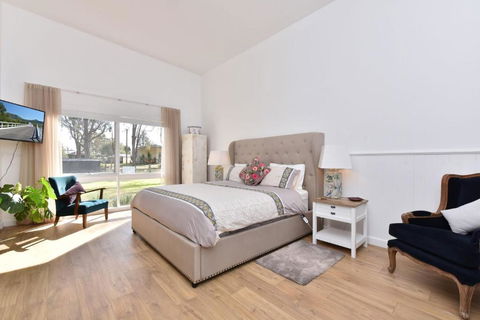 Rose Cottage Studio Romantic Or Solo Getaway. Spa, Games Room - Darwin Holiday 2