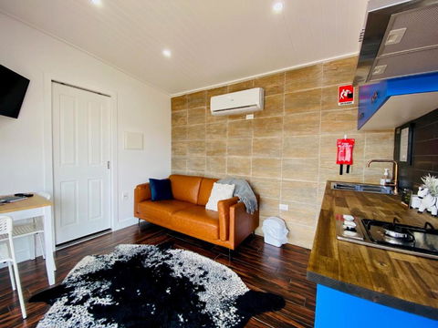 Rose Quartz - 1 Bed With Mountain Views - Kundalini Lodge - Darwin Holiday 3