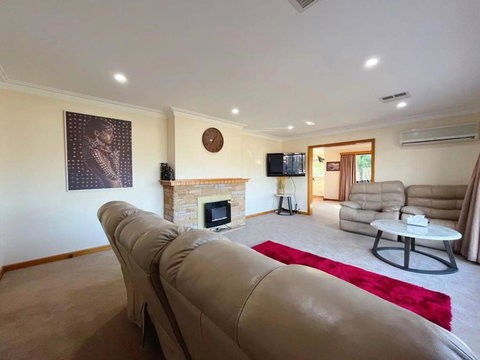 Rose Retreat With Water Front View At Montrose - Darwin Holiday 1