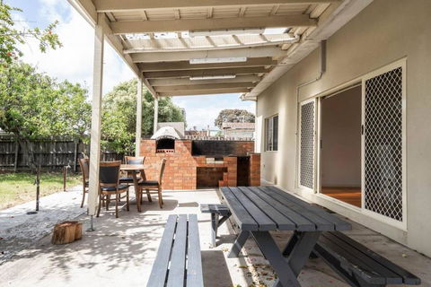 Rosebud Reset - A Beachside Group Getaway - Darwin Holiday 3