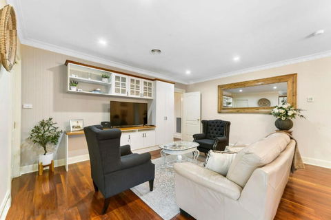 Roselawn Manor - 5 Bedroom Entertainer - Darwin Holiday 2