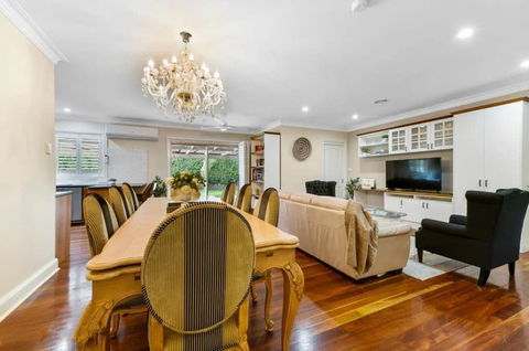 Roselawn Manor - 5 Bedroom Entertainer - Darwin Holiday 3