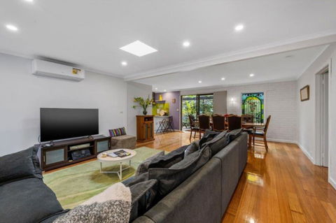 Roses On The River - An Absolute River Frontage Cottage - Darwin Holiday 0
