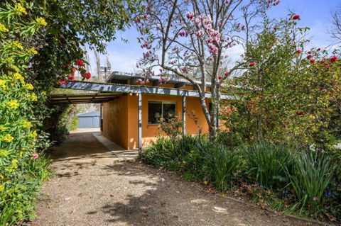 Roses On The River - An Absolute River Frontage Cottage - Darwin Holiday 1