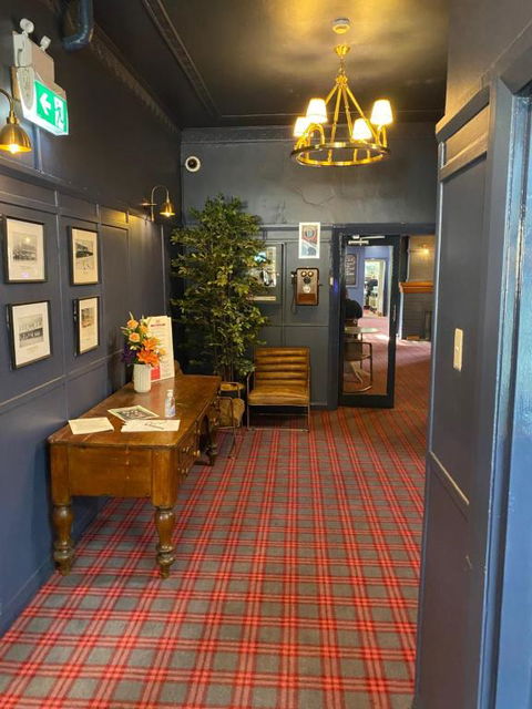 Royal Hotel Oberon - Darwin Holiday 3
