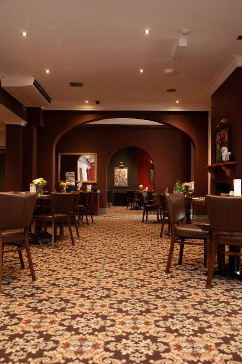 Royal Hotel Singleton - Darwin Holiday 1