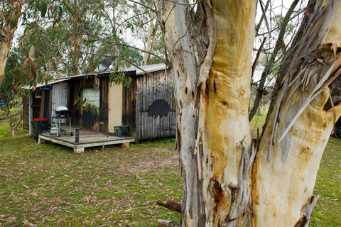 Rustic Cabin With Moon Bathing For A City Escape - Darwin Holiday 0