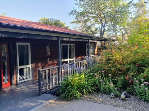 Rustic Queen Of Leura - Darwin Holiday 2