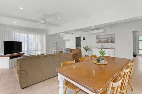 Rye Beach Chalet - Downstairs Only - Darwin Holiday 3