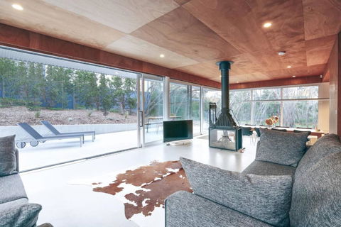 Rye Glass House - Architectural Escape - Darwin Holiday 0