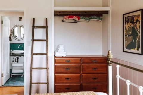 S U N S E T S H A C K Binalong - Darwin Holiday 2