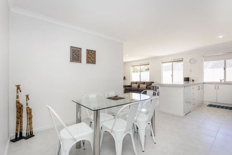 Safari Family Stay - EXECUTIVE ESCAPES - Darwin Holiday 1