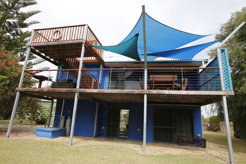 Sail House Overlooking Lancelins Main Park - Darwin Holiday 0