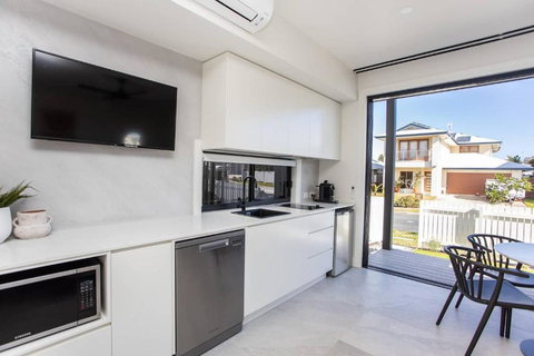 Sailfish Studio - Beachside Private Access Granny Flat By UHoliday - Darwin Holiday 1