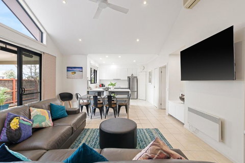 Sails On Chapel Cowes + WiFi - Darwin Holiday 0