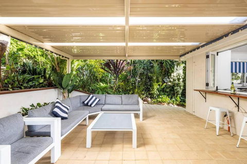 Salamander Sanctuary - Darwin Holiday 0