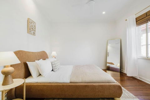 Salmon Calm - Trendy Velvet Allure By Albert Park - Darwin Holiday 0