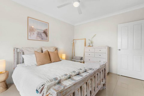 Salt & Sand - Walk To Forster Main Beach - Darwin Holiday 1