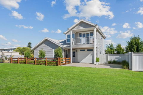 SALTAIR Beach House Right In Town - Darwin Holiday 0