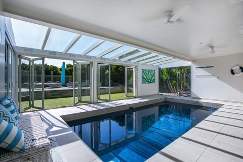 Saltaire - Darwin Holiday 0