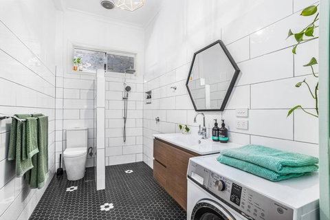 Saltbush Cottage In Fabulous South Fremantle - Darwin Holiday 3