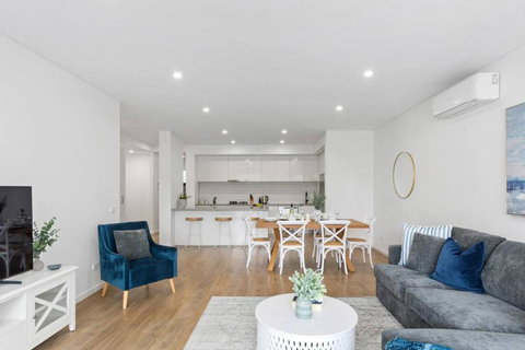 Saltwater Escape - Contemporary Seaside Stunner - Darwin Holiday 1