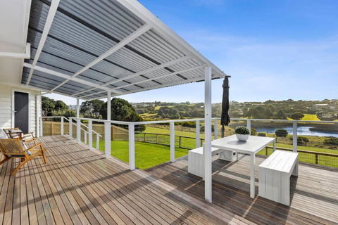 SALTWATER HOUSE - Opposite The Beach And Views Over The Lake! - Darwin Holiday 3