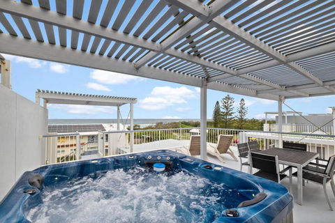Salty Breeze - Rooftop Terrace & Jacuzzi - Darwin Holiday 0