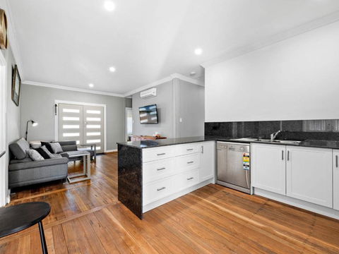 Salty Sea Cottage - Darwin Holiday 3