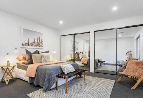 Sanary A Modern Beach Home In Martha Cove - Darwin Holiday 1