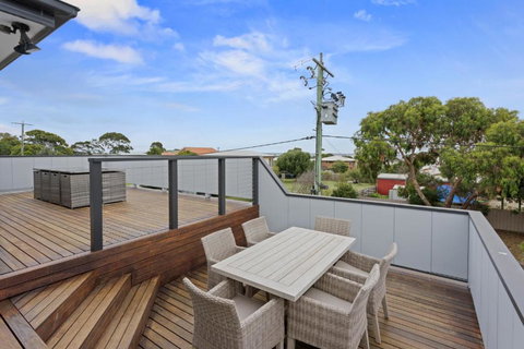 Sanctuary Lodge By Ready Set Stay - BYO LINEN & TOWELS - Darwin Holiday 3