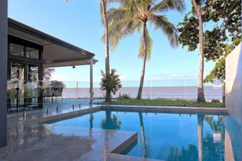 Sandcastle Retreat - Absolute Cairns Beachfront - Darwin Holiday 0