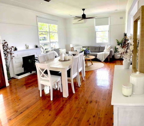 Sandon Beach Cottage - Darwin Holiday 1
