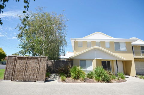 Sandpiper 10 - Close To Town And Beach - Darwin Holiday 0