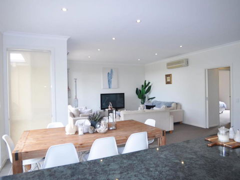 Sandpiper 3 - Close To Town And Beach - Darwin Holiday 0