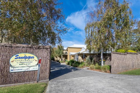 Sandpiper 5 - Close To Town And Beach - Darwin Holiday 1
